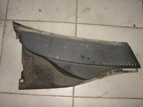 Grila parbriz dreapta Renault Clio 2 [1998 - 2005] Symbol Sedan II (BB0/1/2_ CB0/1/2_)