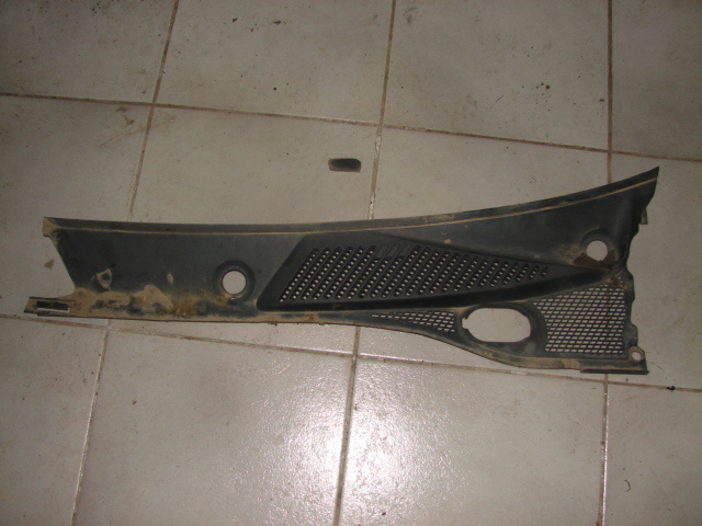 Grila parbriz stanga Renault Clio 2 [1998 - 2005] Symbol Sedan II (BB0/1/2_ CB0/1/2_)