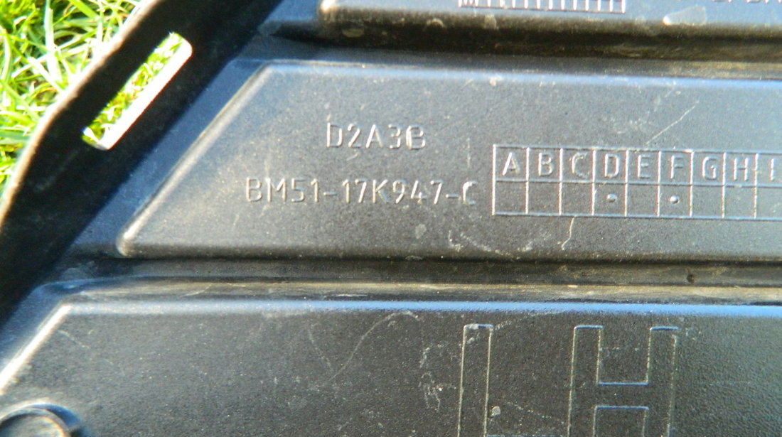 Grila partea stanga Ford Focus 3 cod BM51-17K947