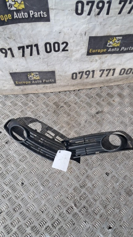 Grila proiector 2.0 TDI VW Touran an 2004 cod 1T0853666A / 1T0853665A