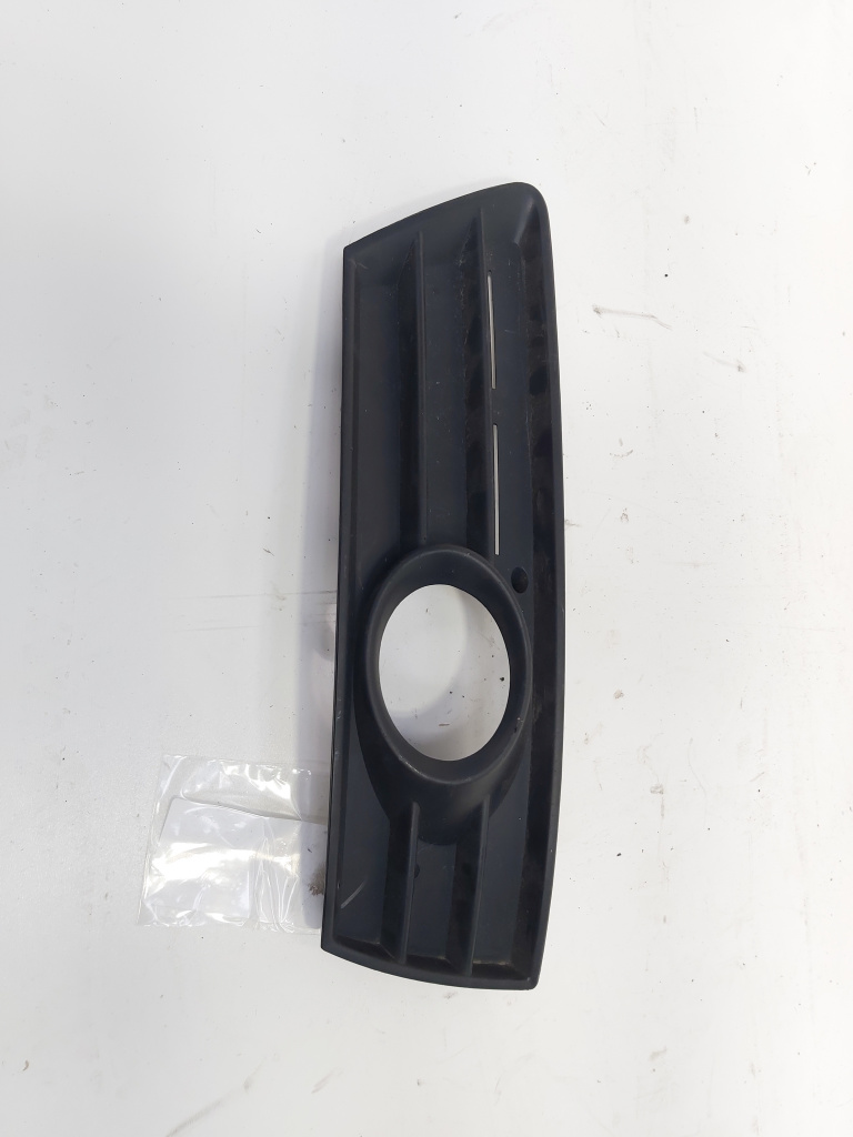Grila proiector ceata dreapta, cod 3C8853666C, Vw Passat CC (357) (id:692895)