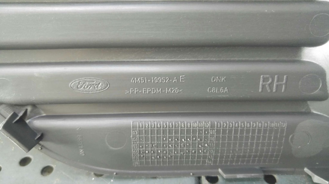 Grila proiector ceata dreapta ford focus 2 4m5119952a
