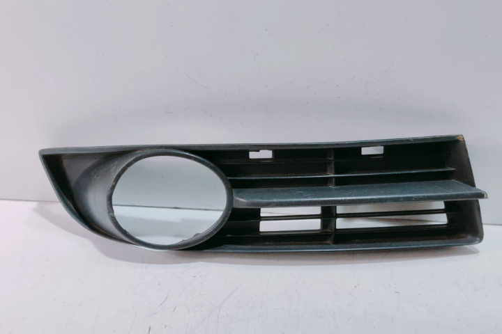 Grila proiector dreapta 1T0853666A Volkswagen VW Passat B6 [2005 - 2010]