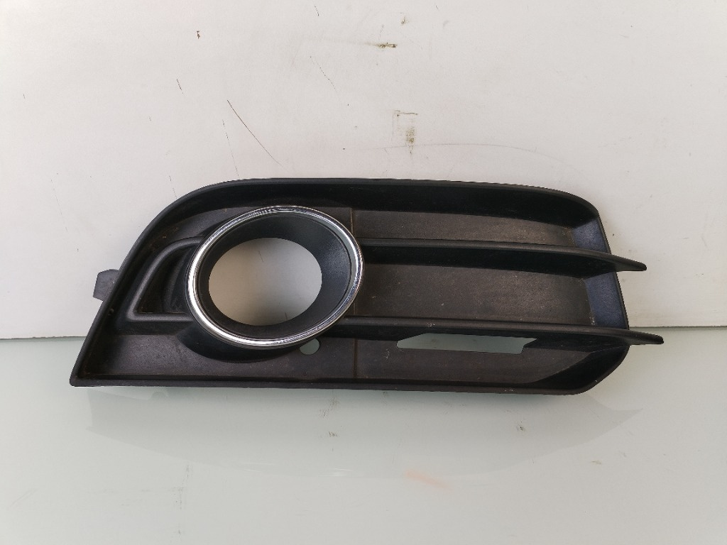 Grila proiector dreapta Audi A1 8X0807682A