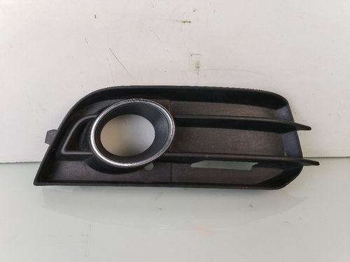 Grila proiector dreapta Audi A1 8X0807682A