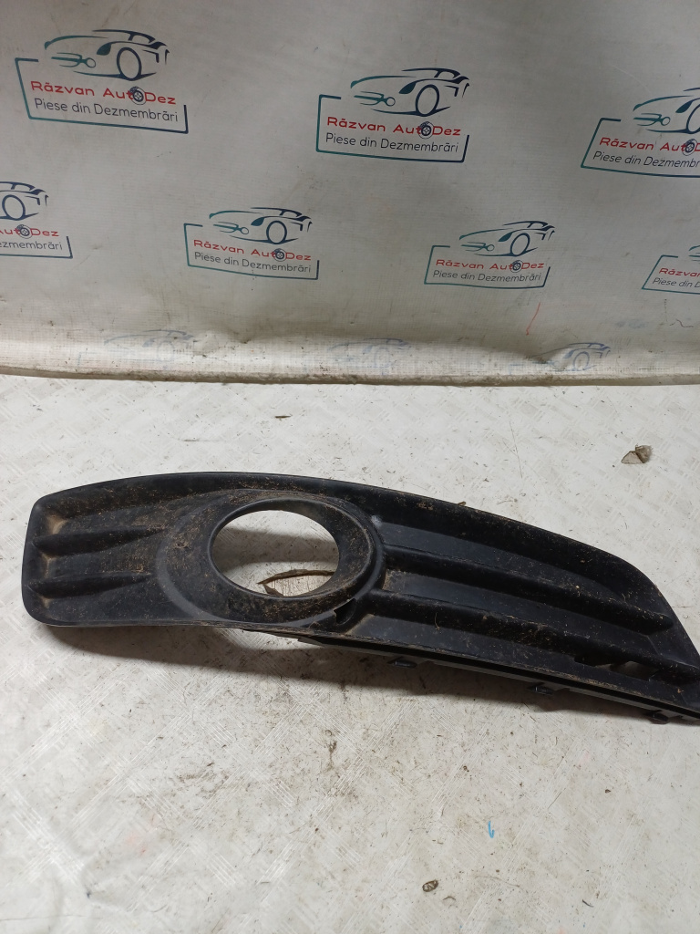 Grila proiector dreapta Audi A3 8P - Motorina 2008, -
