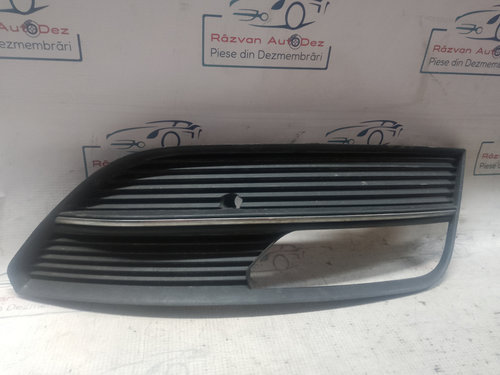 Grila proiector dreapta Audi A3 8V 2015, CU DEFECT