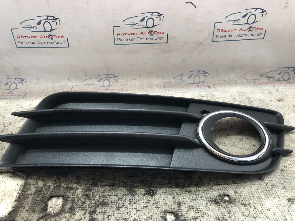 Grila proiector dreapta Audi A3 8V 2016