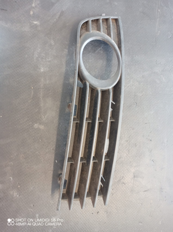 Grila proiector dreapta Audi A4 B6 (2001-2005 ) - COD 8E0807682A
