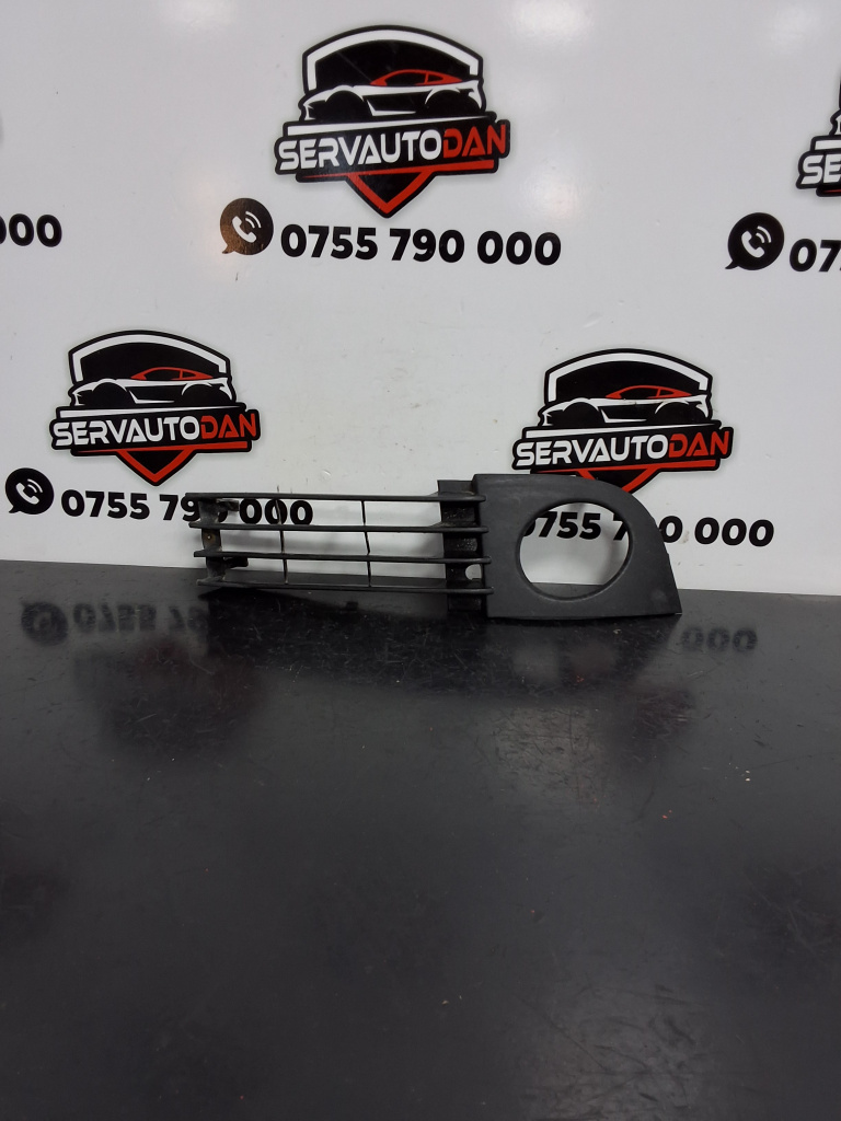 Grila proiector dreapta Audi A6 (1997-2004) [4B, C5] 1.9 Motorina 1997, 4B0807672T