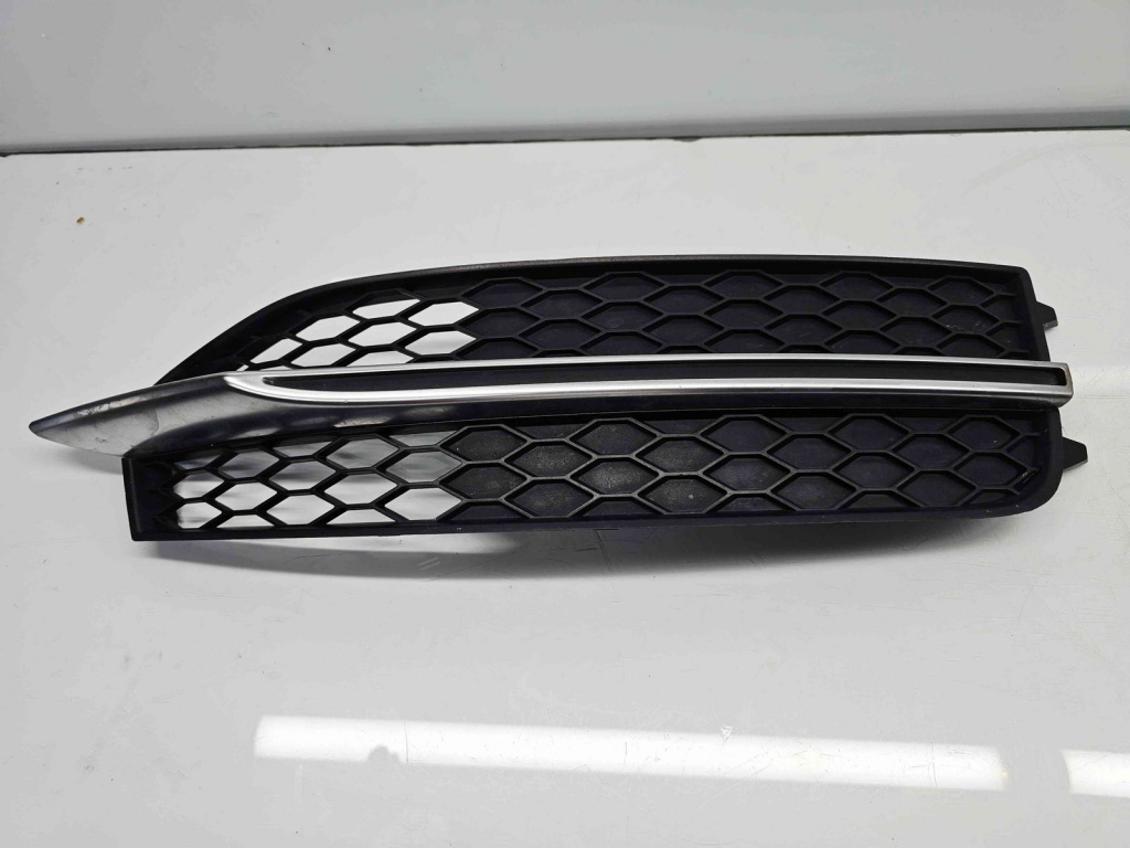 Grila proiector dreapta Audi A7 Sportback (4GA) [Fabr 2011-2017] 4G8807682D