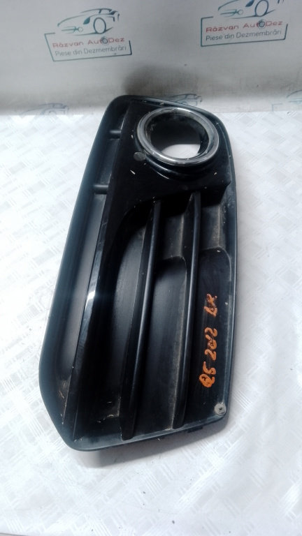 Grila proiector dreapta Audi Q5 2.0 Motorina 2012, 8R0807682J