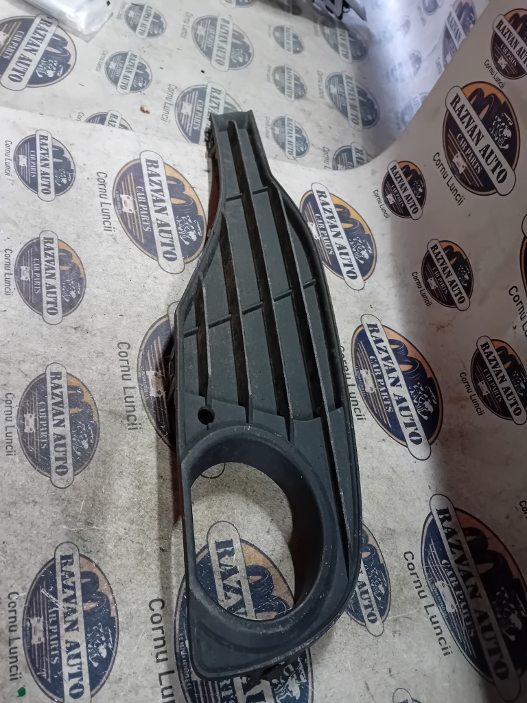 Grila proiector dreapta BMW F30 2013