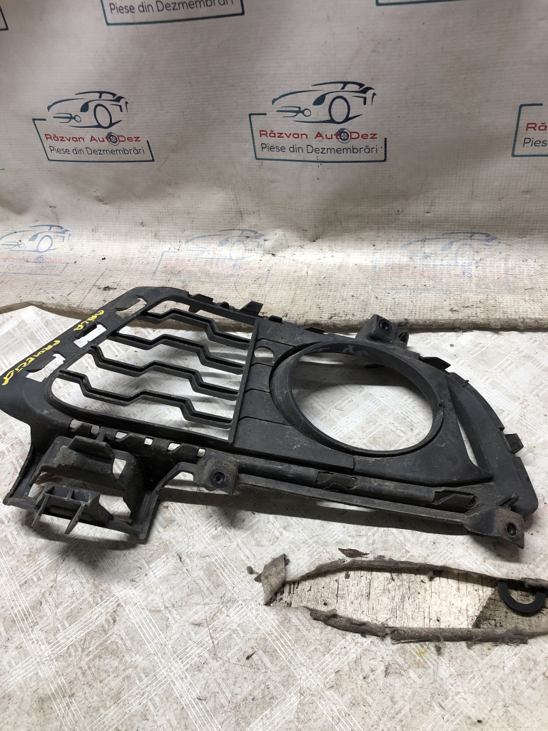 Grila proiector dreapta BMW Seria 3 GT F