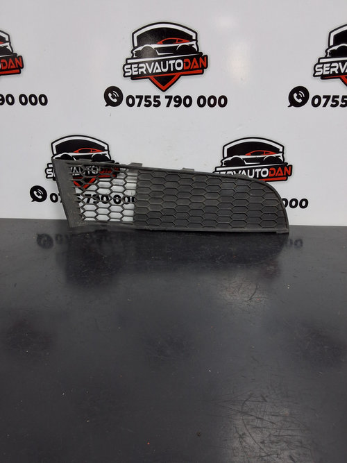 Grila proiector dreapta BMW Seria 7 (2008-2015) [F01, F02] 3.0 Motorina 2011, CU DEFECT / 72758411