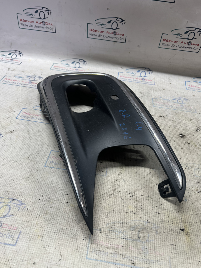 Grila proiector dreapta Citroen C4 Picasso 2016