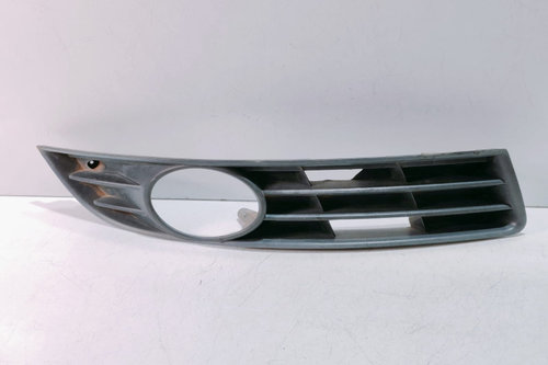 Grila proiector dreapta cu defect 3C0853666A Volkswagen VW Passat B6 [2005 - 2010]