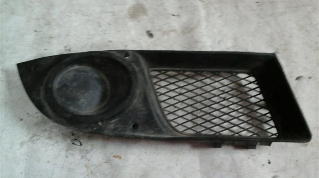 Grila proiector dreapta Fiat Doblo An 2004-2005