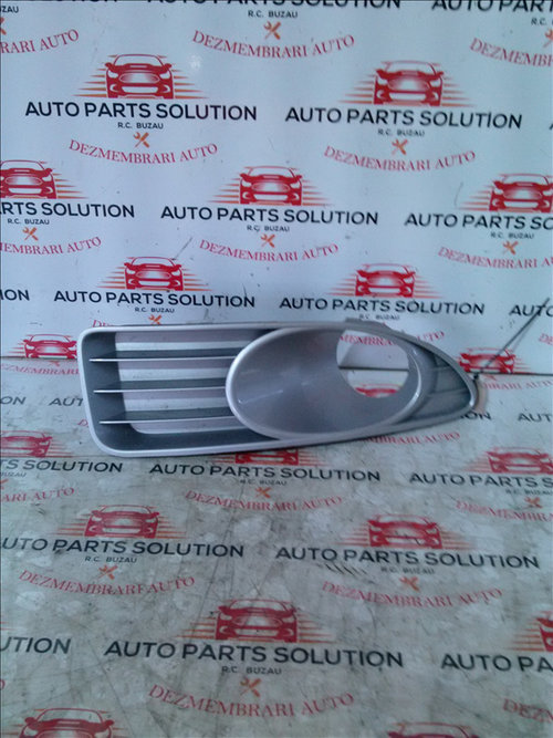 Grila proiector dreapta FIAT LINEA 1.6 d an fabr. 2014