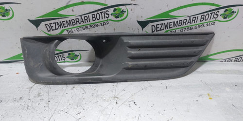 Grila proiector dreapta Ford Focus 2 [2004 - 2008] wagon 5-usi 1.6 TDCi MT (109 hp)