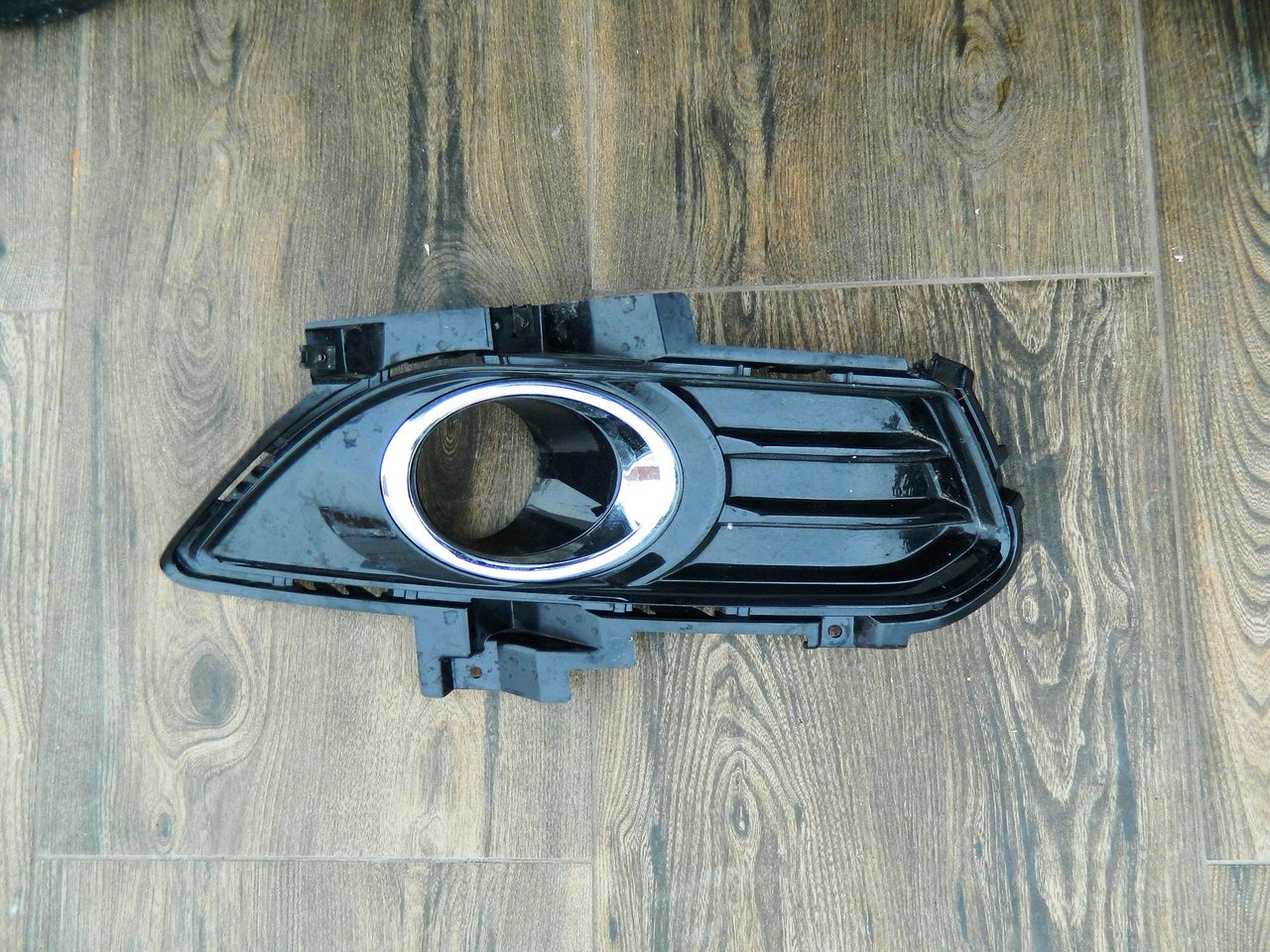 Grila proiector dreapta Ford Fusion model 2013-2015 cod DS73-19952-M