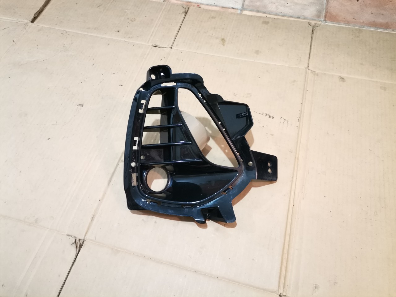 Grila proiector dreapta Hyundai I30 Hatchback / Tourer (2017-2020) cod 86564-G4040