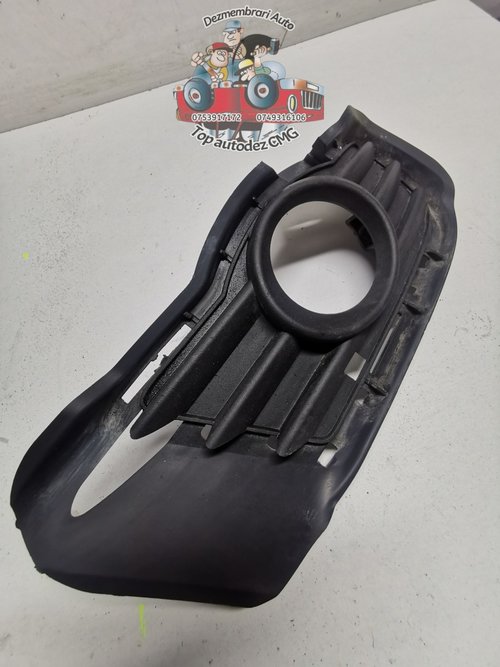 Grila proiector dreapta Mercedes C-class W204 A2048850223