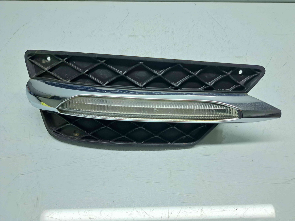 Grila proiector dreapta Mercedes Clasa C Coupe (C204) Facelift AMG [Fabr 2011-2015] A2048851453