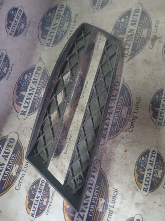 Grila proiector dreapta Mercedes CLS 350 2011