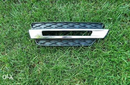 Grila proiector dreapta Mercedes ML W166 cod A1668844422