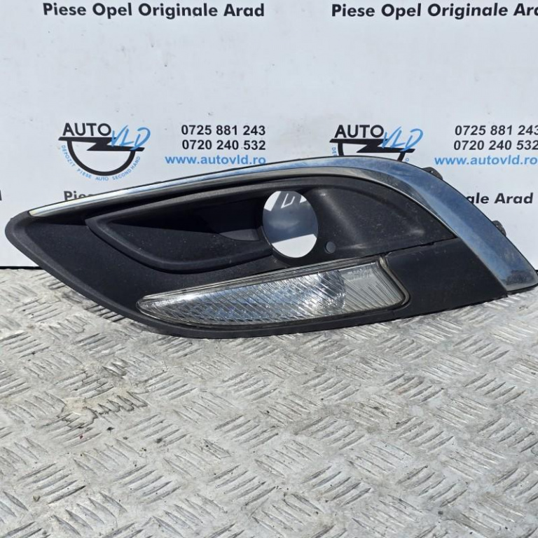 Grila proiector dreapta Opel Astra J Facelift 2012-2018 13368709 RH