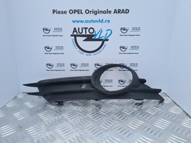 Grila proiector dreapta Opel Corsa D 2006-2010 13211479