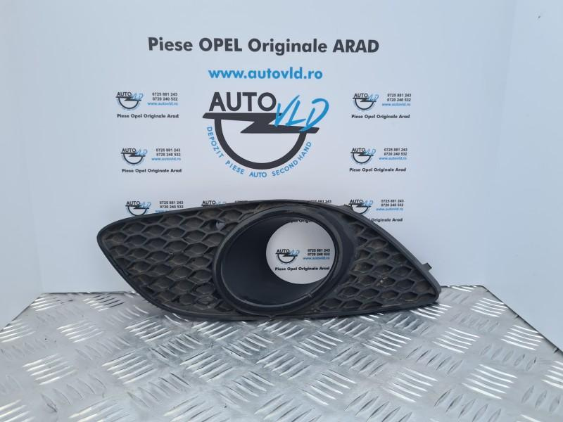 Grila proiector dreapta Opel Zafira B Facelift 2008-2014 13247323