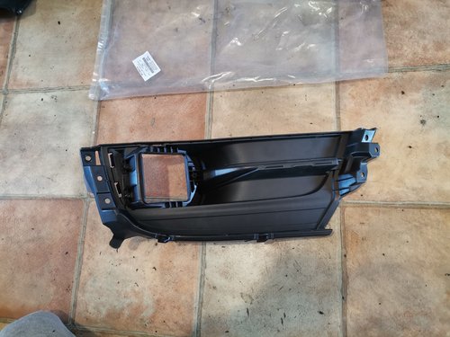 Grila proiector dreapta Porsche Panamera 971 (2016-2018) cod 971807486D