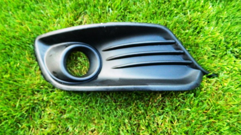 Grila proiector dreapta Renault Megane 3 2013-2015 COD-263315510R
