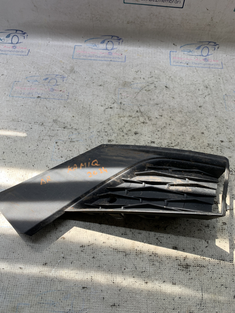 Grila proiector dreapta Skoda Kamiq - Benzina 2024, 658807368A / CU MIC DEFECT