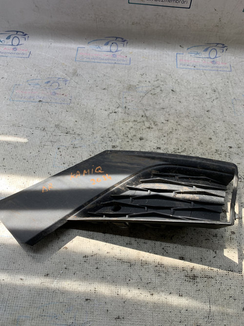 Grila proiector dreapta Skoda Kamiq - Benzina 2024, 658807368A / CU MIC DEFECT