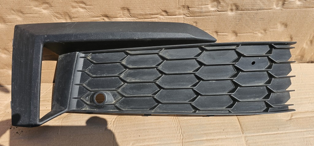 Grila proiector dreapta Skoda Kodiaq Facelift 2021 2022 2023