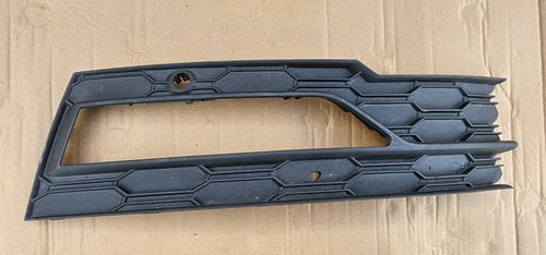 Grila proiector dreapta Skoda Octavia 4 2020 2021 2022 2023