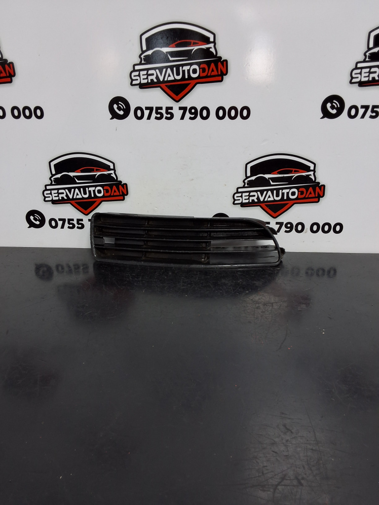 Grila proiector dreapta Volkswagen Golf 4 (1997-2005) 1.9 Motorina 2002, 8D0807346B