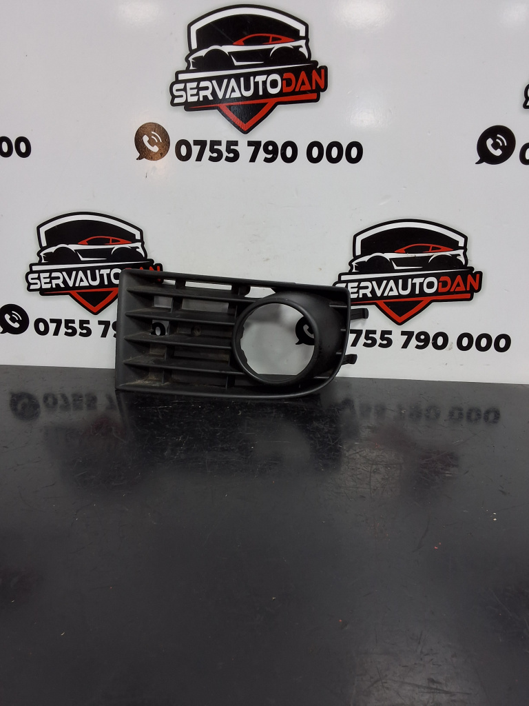 Grila proiector dreapta Volkswagen Golf 5 (2004-2009) 1.9 Motorina 2003, 1K0853666B