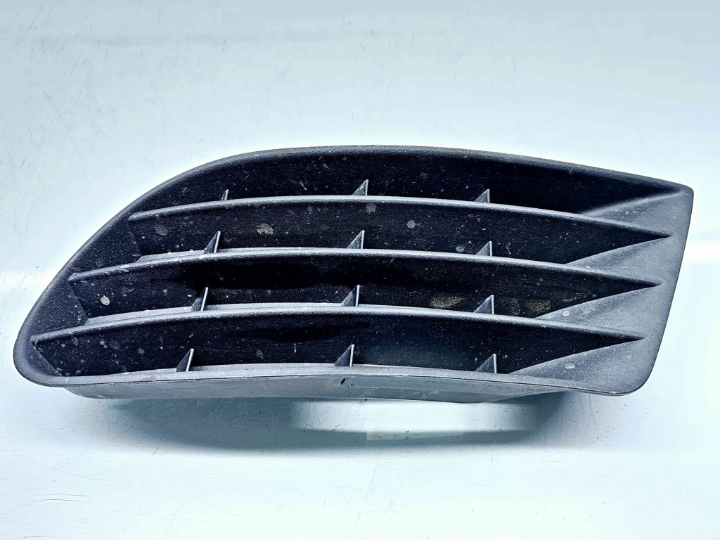 Grila proiector dreapta Volkswagen Golf 5 Plus (5M1) [Fabr 2005-2008] 5M0853666