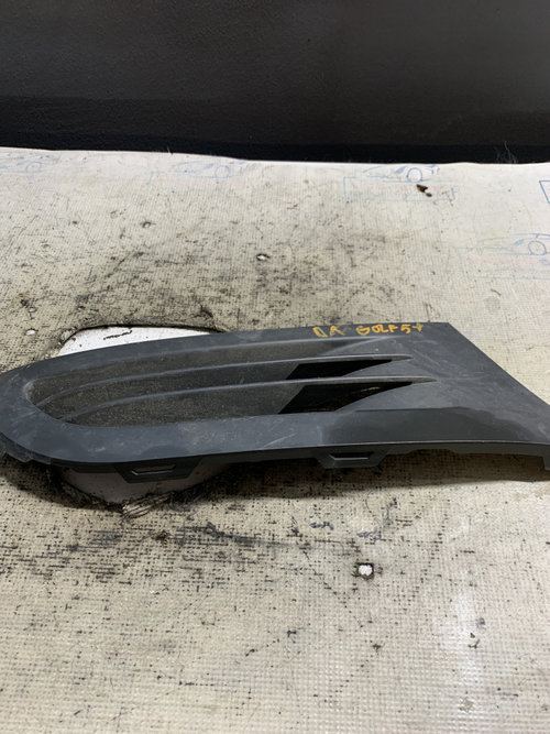 Grila proiector dreapta Volkswagen Golf 5 Plus - Motorina 2007, 5M0853666J