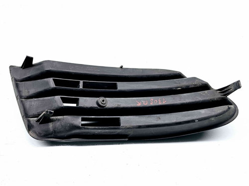 Grila proiector dreapta Volkswagen Golf 5 Plus (5M1) [Fabr 2005-2008] 5M0853666