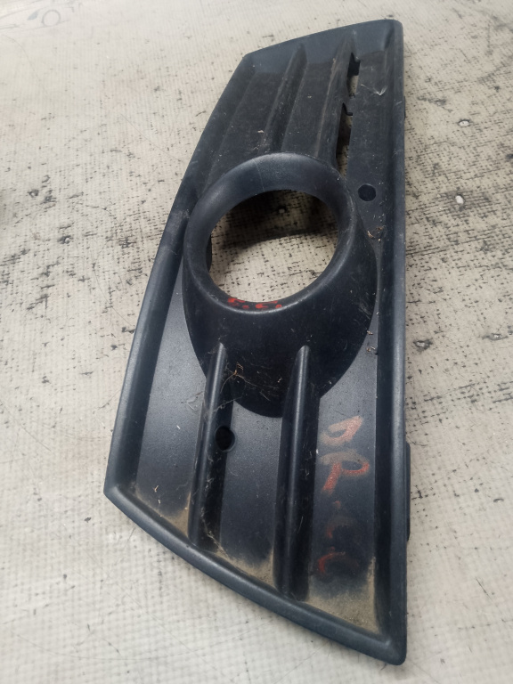 Grila proiector dreapta Volkswagen Passat CC 2012