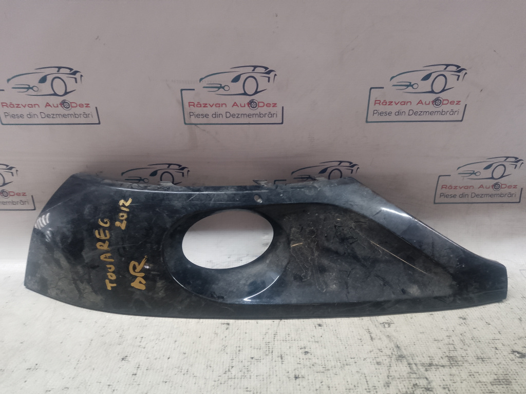 Grila proiector dreapta Volkswagen Touareg 2012