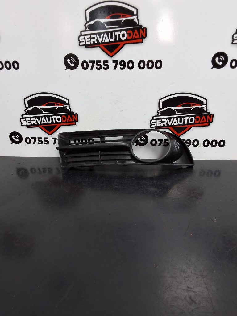 Grila proiector dreapta Volkswagen Touran (2003-2006) 2.0 Motorina 2004, 1T0853666A