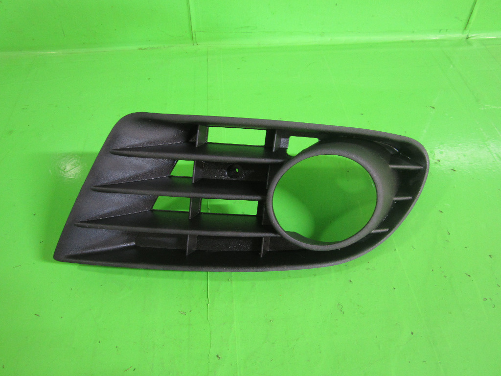 GRILA PROIECTOR DREAPTA VW GOLF 5 PLUS FAB. 2006 - 2009 ⭐⭐⭐⭐⭐