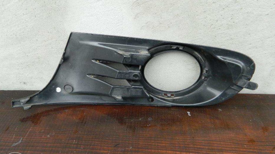 Grila proiector dreapta VW Golf 6 cod 5K0853666