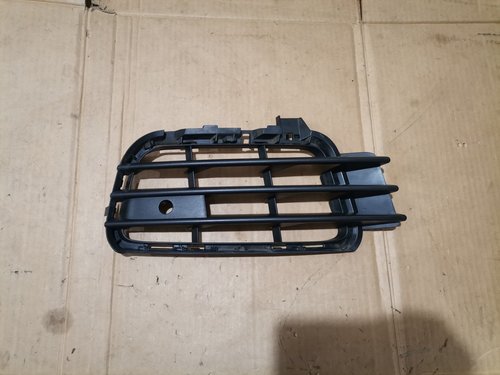 Grila proiector dreapta VW Touareg 7P (2010-2014) cod 7P6853666A